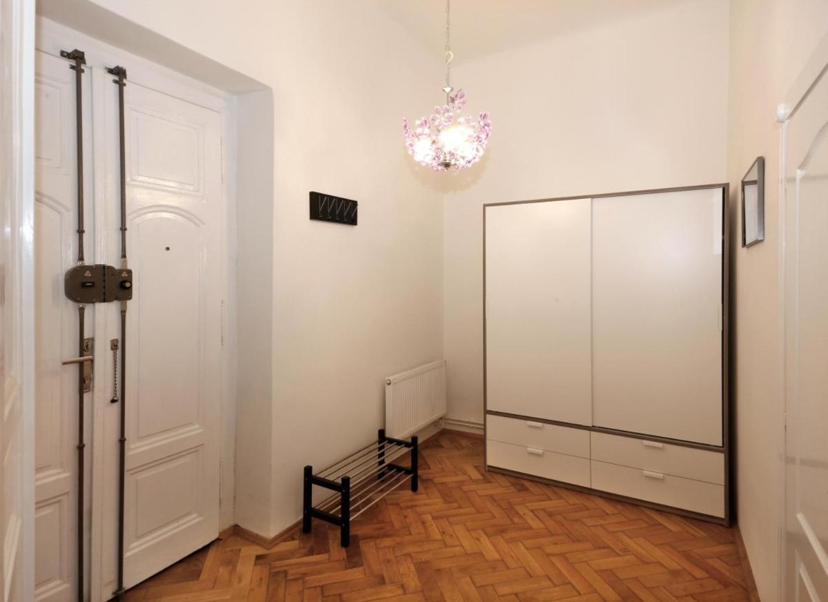 Apartment Near The Charles Bridge Прага Номер фото