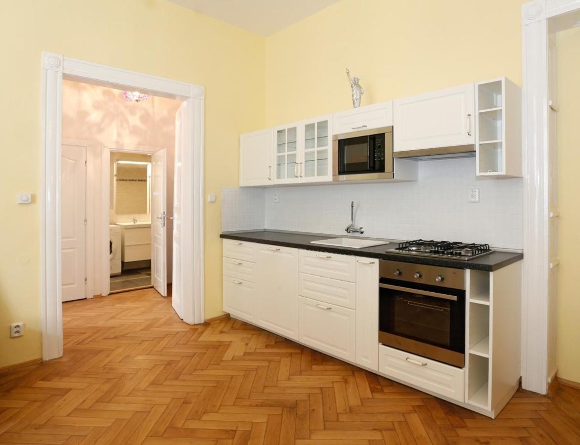 Apartment Near The Charles Bridge Прага Номер фото