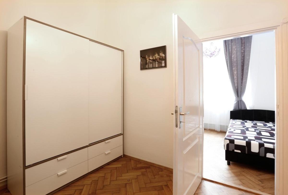 Apartment Near The Charles Bridge Прага Номер фото